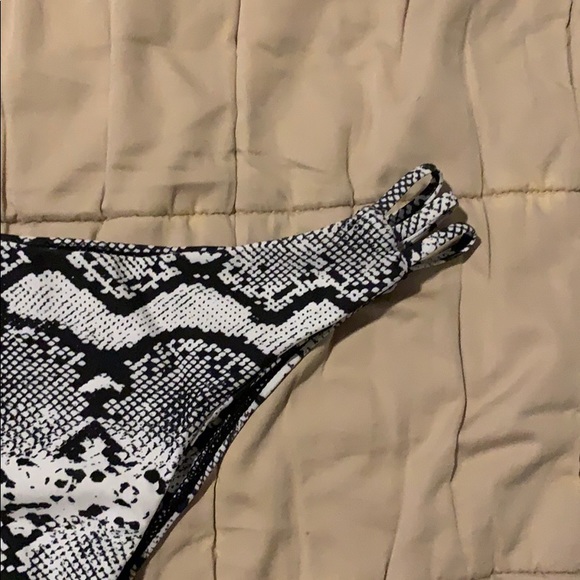 Bikini - Picture 4 of 6